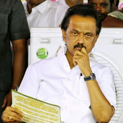 "அ.தி.மு.க-வும் பா.ஜ.க-வும் இரட்டைக்குழல் துப்பாக்கி போல செயல்படுகின்றன!" - ஸ்டாலின் விளாசல்