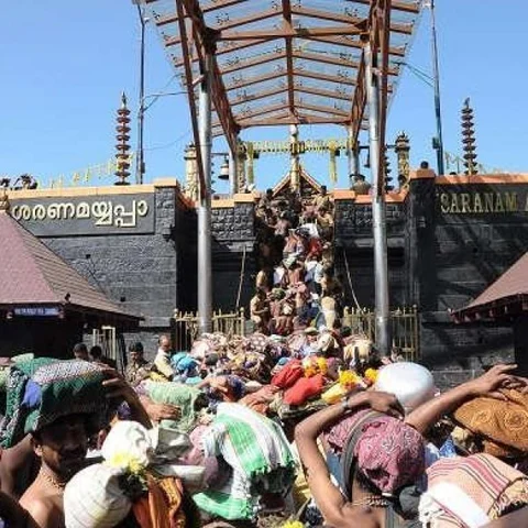 சபரிமலையில் தாக்குதலுக்குள்ளான பெண் பத்திரிகையாளர்கள்!