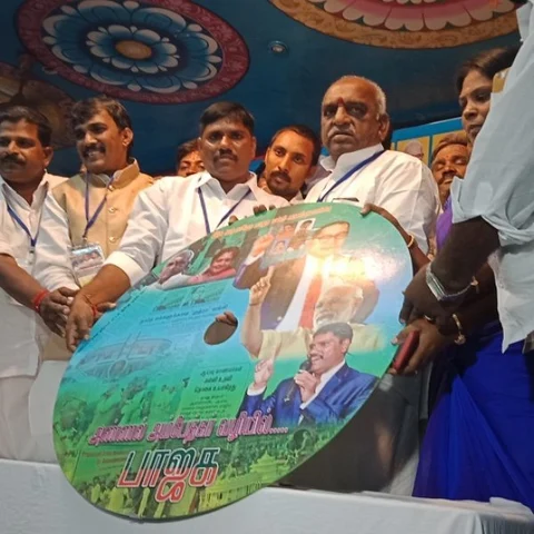 `கருணாநிதியின் மரியாதையை தி.மு.க இழந்து நிற்கிறது!’ - பொன்.ராதாகிருஷ்ணன்`