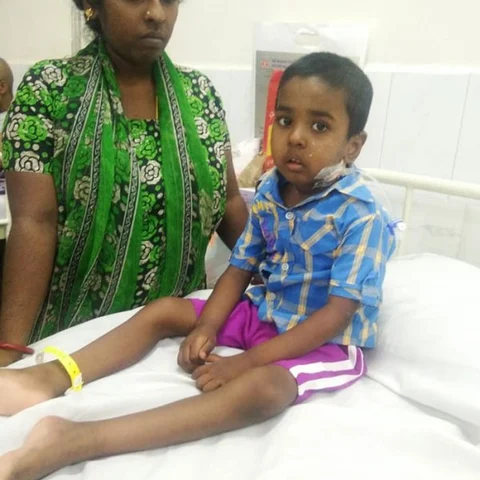 கொடிய நோய்த் தாக்கம்... உயிருக்குப் போராடும் சந்தோஷ் #NeedHelp