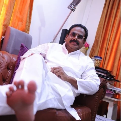 ''நடராசனின் வீட்டுக் காவலில் ஜெயலலிதா!'' - சசிகலா வீழ்ந்த கதை - அத்தியாயம் 8