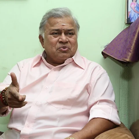 ''நானும் ஒரு அப்பாதாங்க... அப்படிச் செய்வேனா!?'' - ட்விட்டர் வசையும் ராதாரவி விளக்கமும்
