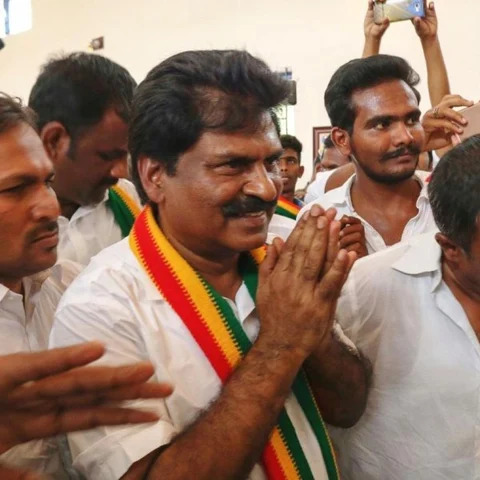 `தி.மு.க-வில்தான் இருக்கிறோம்!’ - உறுதிப்படுத்திய கொங்கு 'ஈஸ்வரன்'