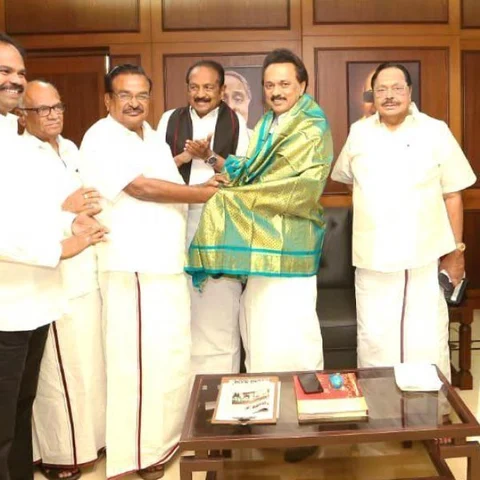 `எச்சரித்த ஸ்டாலின்; இறங்கி வந்த வைகோ!’ - உதயசூரியனுக்கு ஓகே சொன்னதன் பின்னணி