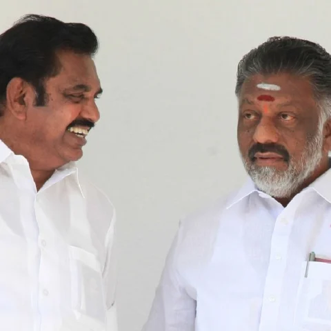’ராக்கி கட்டிய அலெக்ஸாண்டர் மனைவி...தமிழக அரசியல் தயிர் சட்டி எலி!’ - பிச்சை புகினும் புத்தகம் வாசிக்கும் சுவாரஸ்ய பிச்சைக்காரர்!