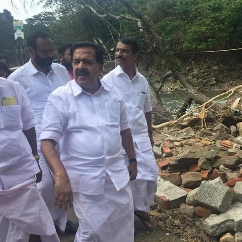 ``கேரளாவில் நடப்பது ஹிட்லர் ஆட்சியா?” -விளாசும் ரமேஷ் சென்னிதாலா!