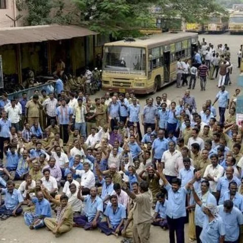 மத்திய அரசுக்கு எதிராக, 12 கோடி தொழிலாளர்கள் 48 மணி நேரம் போராட்டம்..!