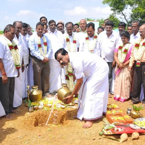 விரிவாக்கம் என்ற பெயரில் கொள்ளையடிக்கத் திட்டம்! - அ.தி.மு.க அரசுக்கு எதிராகக் கொந்தளிக்கும் மக்கள்