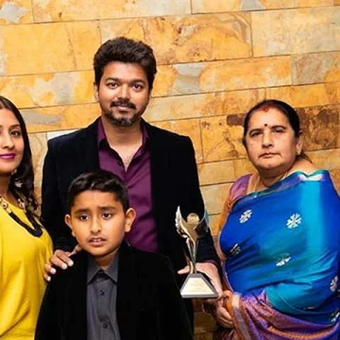 இங்கிலாந்தில் விருது வாங்கிய விஜய்... வைரலாகும் கோட் சூட் போட்டோ!