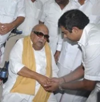 சிவந்தி ஆதித்தன் உடலுக்கு கருணாநிதி, ரஜினிகாந்த், விஜயகாந்த் அஞ்சலி (படங்கள்)