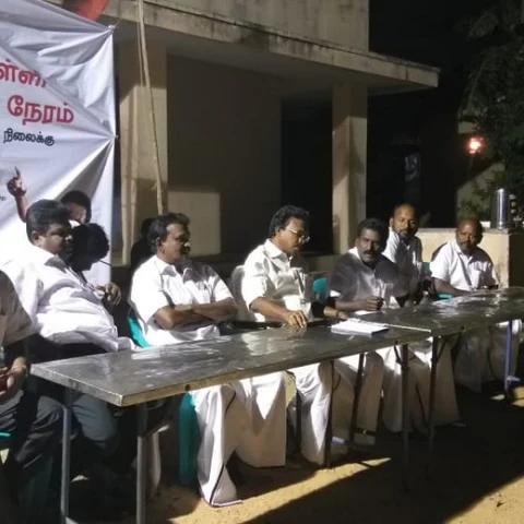 ``தி.மு.க ஆட்சிக்கு வந்ததும் உன்னை ஒழிச்சுக் கட்டுறேன்!’’ - கரூர் ஊராட்சி சபையில் மிரட்டிய ஒ.செ