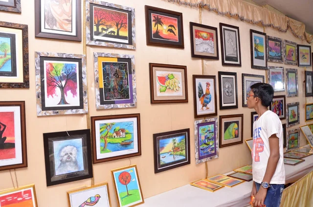 இளம் ஓவியர்களை உற்சாகப்படுத்த கலைநகரத்தில் நடந்த கண்காட்சி!