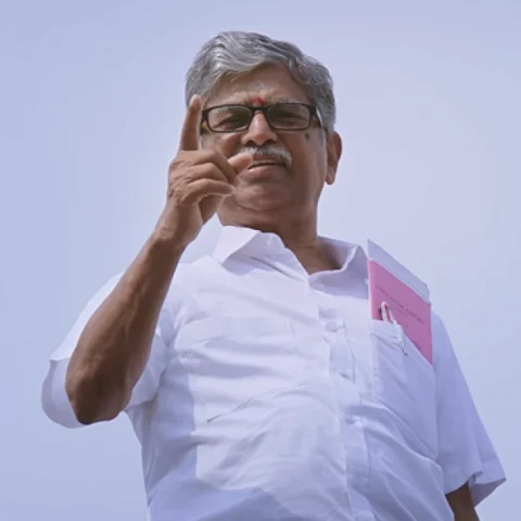 ``விஜய் சேதுபதி அனுபவிச்சது நமக்குக் கிடைக்கலையே!" - `டிராஃபிக் ராமசாமி' விமர்சனம்