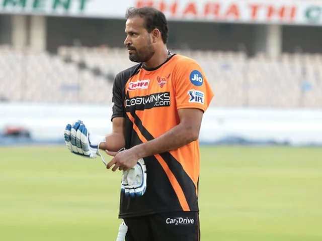 `என் காதலுக்கு வாழ்த்துகள்!'- திருமண நாளில் அணி வீரர்களை அசரவைத்த யூஃசுப் பதான்