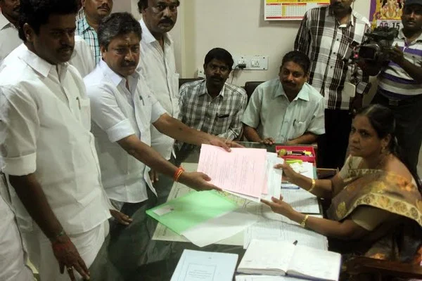 233 அதிமுக வேட்பாளர்கள் ஒரே நேரத்தில் வேட்புமனு தாக்கல்! - என்ன காரணம்?