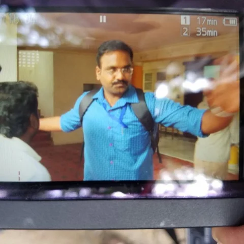 ’ தீபா வீட்டுக்குள் நுழைந்த போலி ஐடி அதிகாரி!' - 3 மணி நேரத்துக்குப் பிறகு தப்பியோட்டம்