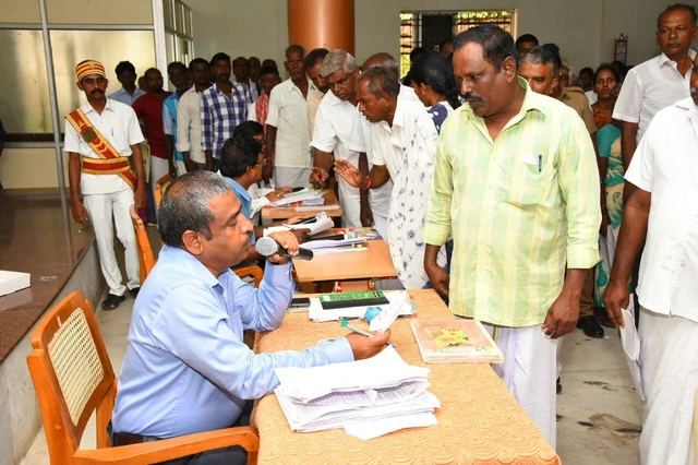 காவிரி பிரச்னைக்காக தனி மனிதர்கள் செய்யும் நூதனப் போராட்டங்கள்... அனல் பறக்கும் திருச்சி..!