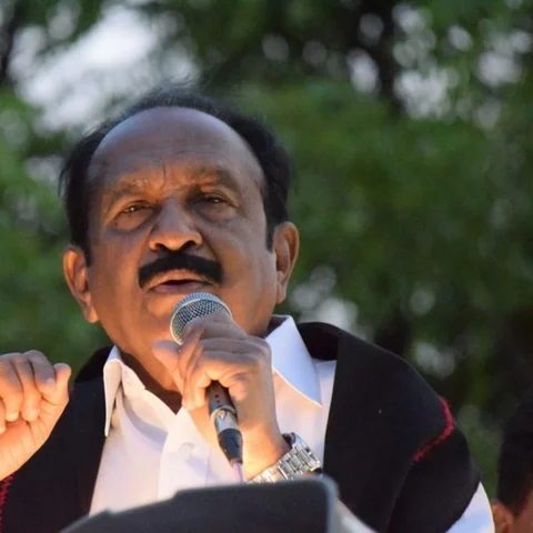 `அந்த ரத்தத்துளிகளை நினைவுபடுத்துகிறேன்; வாக்களியுங்கள்!'- வைகோ பிரசாரம்