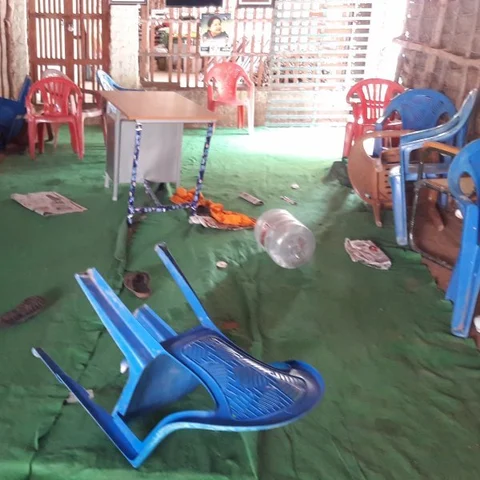 பண்ருட்டி அருகே கோஷ்டி பூசலில் அ.தி.மு.க அலுவலகம் சூறை! - நிர்வாகி மீது தாக்குதல்