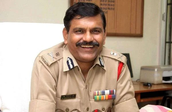 கட்டாய விடுப்பில் சிபிஐ அதிகாரிகள் - இடைக்கால அதிகாரியாக நாகேஷ்வர் ராவ் நியமனம்!