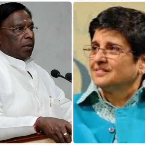 முதல்வர் நாராயணசாமி மீது பிரதமரிடம் புகார் அளித்தார் கிரண்பேடி!