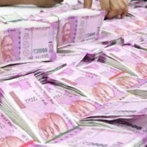 நெல்லை அருகே கள்ள நோட்டு கும்பல் கைது! - 1.73 லட்சம் மதிப்பிலான போலி ரூபாய் நோட்டுகள் பறிமுதல்