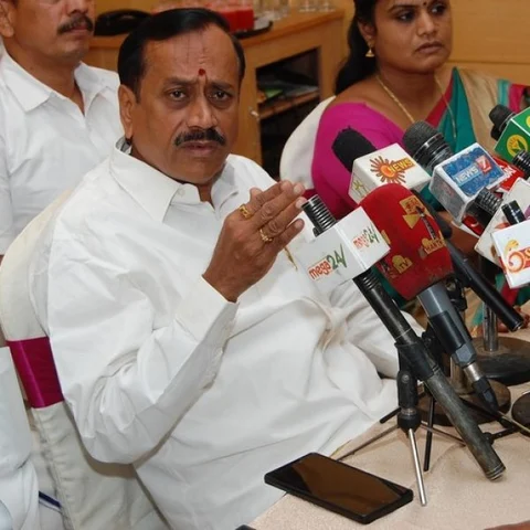 மெர்சலில் சொல்லப்பட்டுள்ள 2 பொய்கள்! விஜய்க்கு எதிராகக் கொந்தளிக்கும் ஹெச்.ராஜா