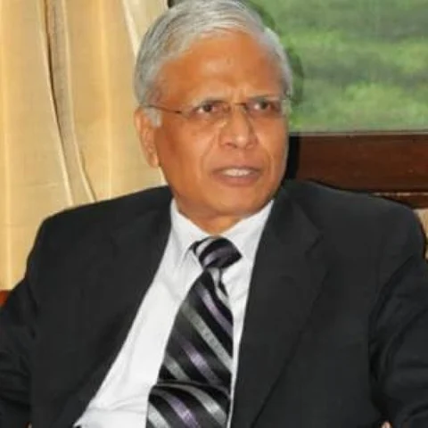 வெளிநாட்டுக்குச் செல்கிறீர்களா - முன்னாள் தூதரக அதிகாரி கூறும் அட்வைஸ்!