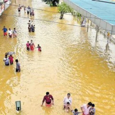 கனமழை நிவாரணமாக ரூ.1,000 கோடி கேட்ட கேரளா! - ரூ.80 கோடி ஒதுக்கிய மத்திய அரசு