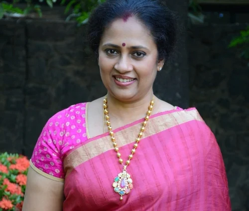 கனவுகளை புதைக்கிறதா விஜய் டிவி... ஆனந்த் அரவிந்தக்ஷன் யார்? லஷ்மி ராமகிருஷ்ணன் அதிரடி!