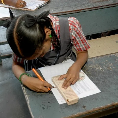 தேர்வில் வெற்றி பெற வேண்டுமா? 8 மணி நேரம் தூங்குங்கள்!