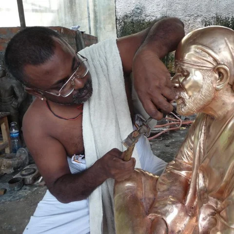 ``தமிழகத்தின் அரிய கற்கள் குவாரிகளால் அழிகின்றன..!" - சிற்பி ஆர்.ரவீந்திரன் வேதனை