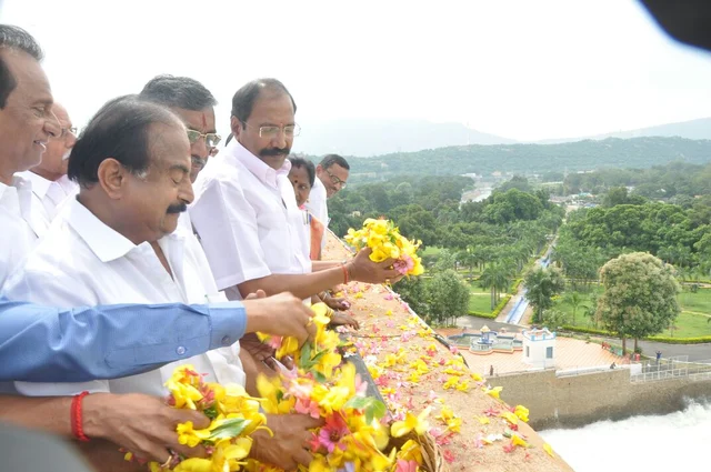 மேட்டூர் அணைத் திறப்பு! : 16 லட்சம் ஏக்கர் விளைநிலங்களுக்குப் பாசன வசதி