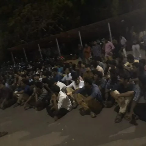 தஞ்சை மருத்துவக் கல்லூரி மாணவர்கள் பிரச்னை: ஆதரவாகக் களமிறங்கிய மருத்துவச் சங்கம்!