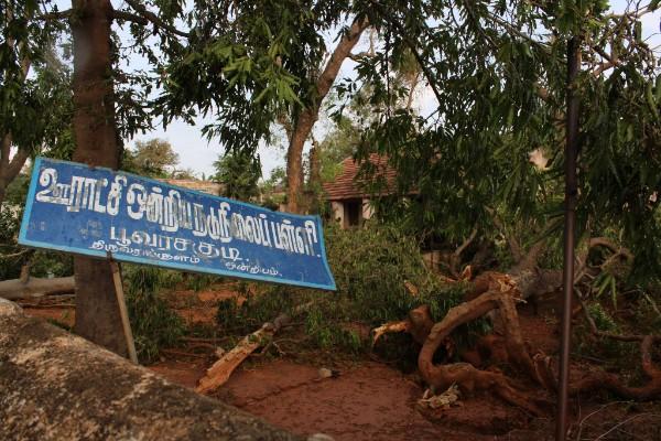 'நிவாரணம் ஏதும் வேண்டாம், பள்ளிக்கூடத்தை மீட்டுத் தாருங்கள்'- மாணவிகள் உருக்கம்
