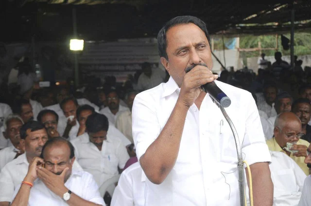 பாலகிருஷ்ணா ரெட்டியின் ராஜினாமா ஏற்பு! - அமைச்சர் செங்கோட்டையனுக்குக் கூடுதல் பொறுப்பு