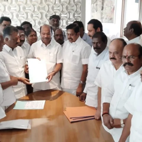 அ.தி.மு.க-வோடு கூட்டணி சேர்வது தற்கொலைக்குச் சமமானது - டி.டி.வி.தினகரன் சாடல்