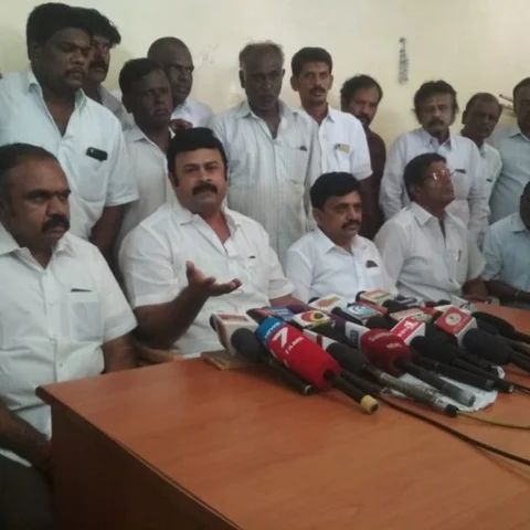 அன்று திருநாவுக்கரசு பொள்ளாச்சியில் இல்லை!"- திடீரெனத் திசை மாறும் பொள்ளாச்சி வழக்கு
