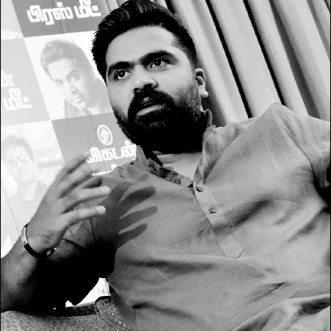 ``எங்க அப்பாவோட திறமையைப் புரிஞ்சுக்காம ஃபன் பண்றதைப் பார்க்கும்போது வருத்தமா இருக்கு.!’’- சிம்பு