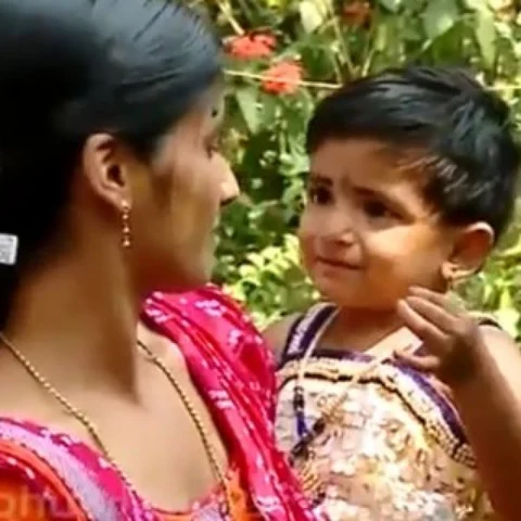 குழந்தையின் காதுகேட்புக் கருவியை திருடிச்சென்ற திருடர்கள்! - பரிதாபத்தில் பெற்றோர்