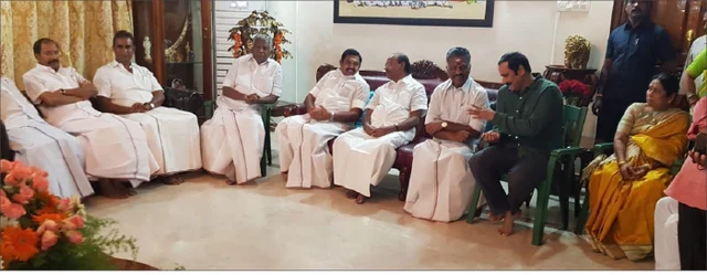 விகடன் போஸ்ட்: துருப்புச்சீட்டு தேமுதிக, முகிலன் மாயம், விஜய் பெயரில் மாமூல்