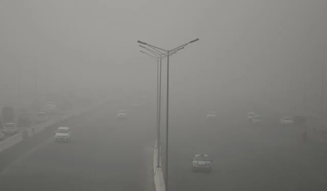 பட்டாசுக்குத் தடை... ஆனாலும் டெல்லி காற்று மாசுக்குக் காரணம் என்ன? #DelhiSmog