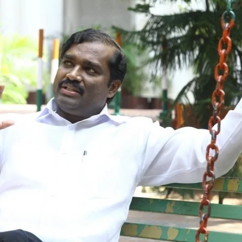 `கேரளாவில் பி.ஜே.பி காலூன்ற நினைக்கிறது!' - சபரிமலை விவகாரத்தில் வேல்முருகன் புகார்