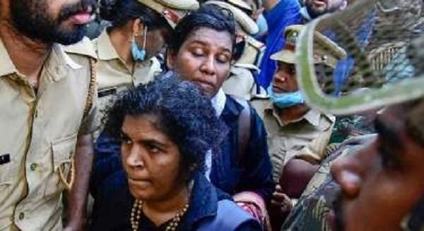 சபரிமலையில் பதற்றம்! - அதிகாலையில் தரிசனம் செய்த இரு பெண்கள்