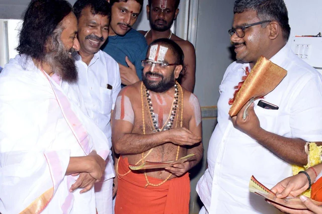 சபரிமலையின் பாரம்பர்யம் காக்கப்பட வேண்டும்! - ஸ்ரீ ஸ்ரீ ரவிசங்கர்