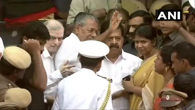 Live update: மெரினாவில் விதைக்கப்பட்டார் கலைஞர்! #Karunanidhi