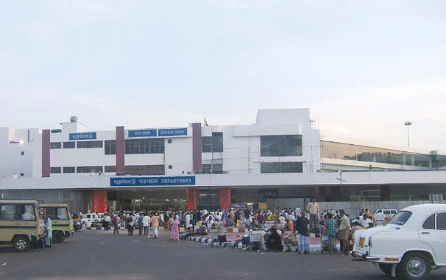 சென்னை விமான நிலையத்தில் 74-வது முறையாக கண்ணாடி உடைந்தது