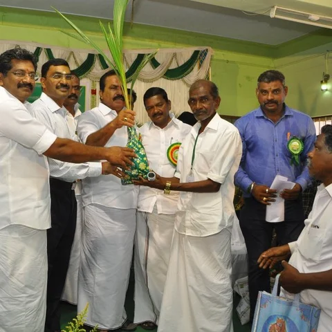 `விவசாயிகளுக்கு கைகொடுக்கும் உழவன் ஆப்!’ - நாகை ஆட்சியர்