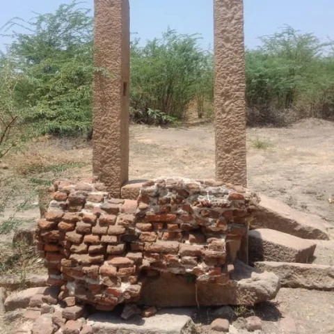 சிதையும் ராஜேந்திர சோழன், காளாமுகர் கல்வெட்டுகள்... புதுக்கோட்டை வரலாற்று ஆர்வலர்கள் வேதனை!