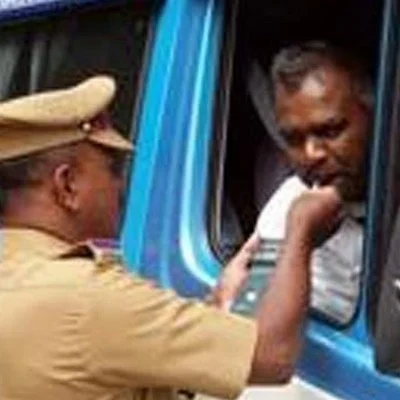 குற்றாலத்தில் 'குடி'த்து விட்டு குளிக்க முடியாது!